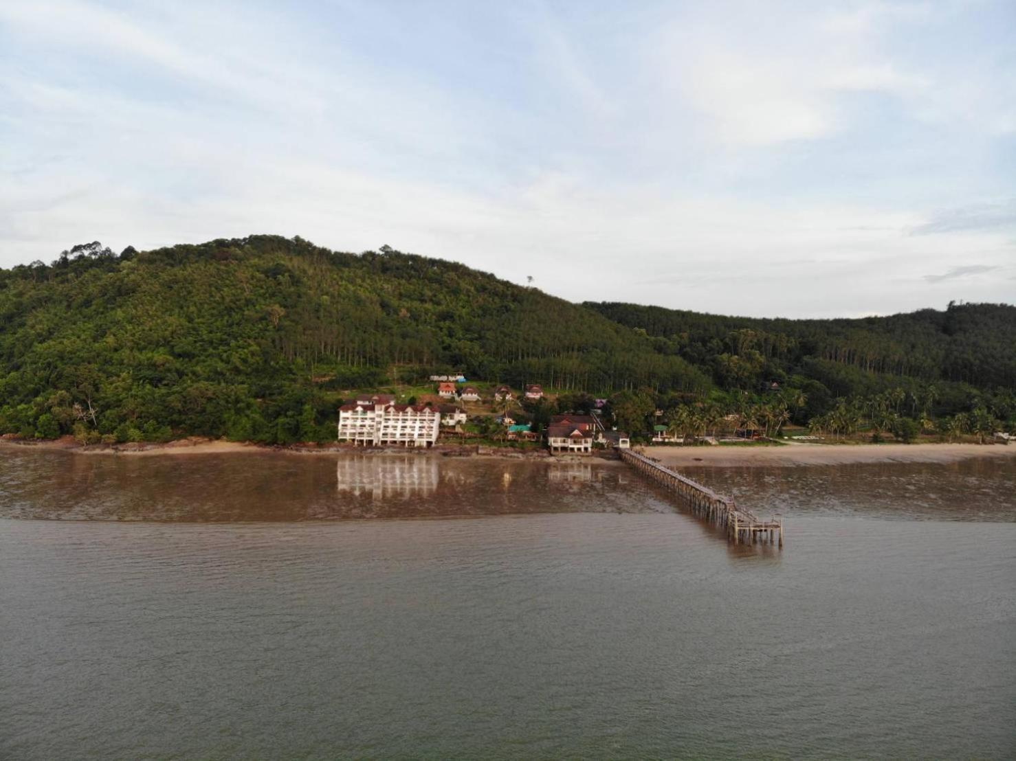 Jansom Beach Resort Ranong Exterior photo