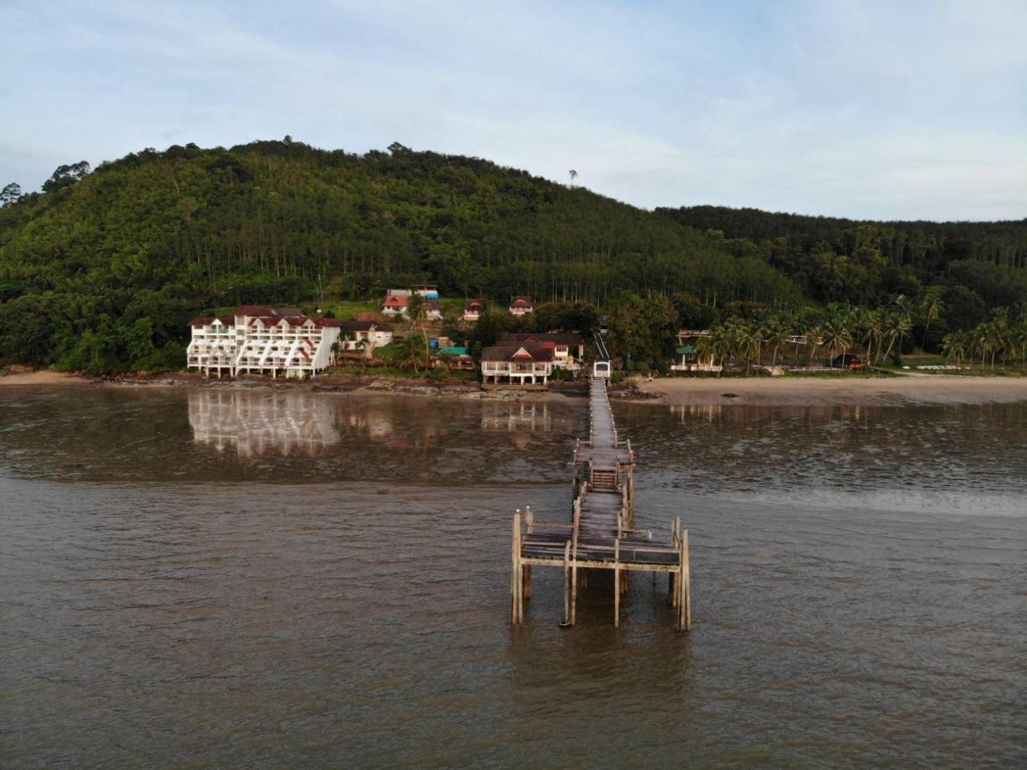 Jansom Beach Resort Ranong Exterior photo
